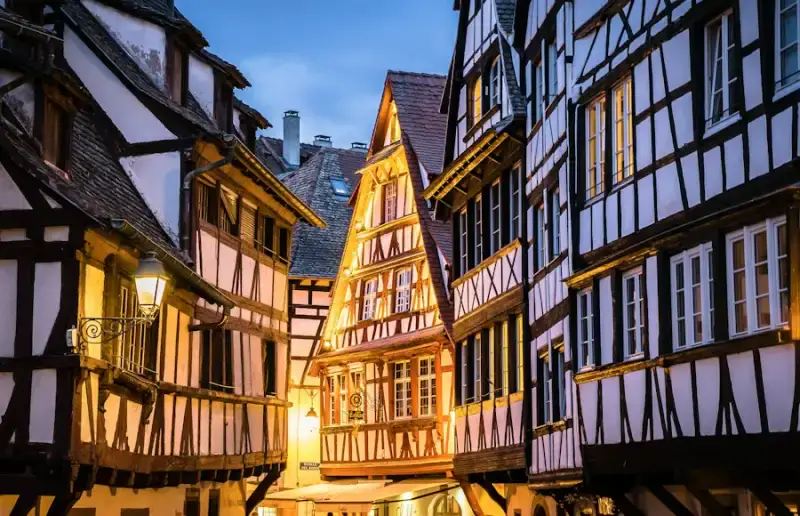 Ruelle alsacienne typique, proximité Reichshoffen et Alsace Verte