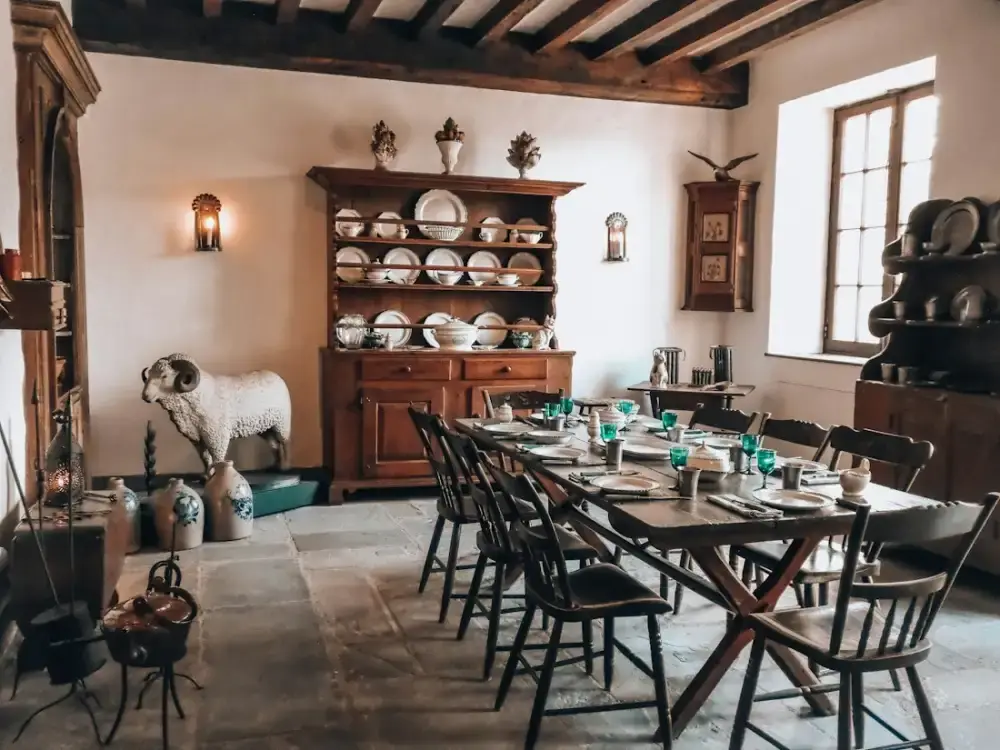 Salle à manger chaleureuse, ambiance restaurant familial à Reichshoffen